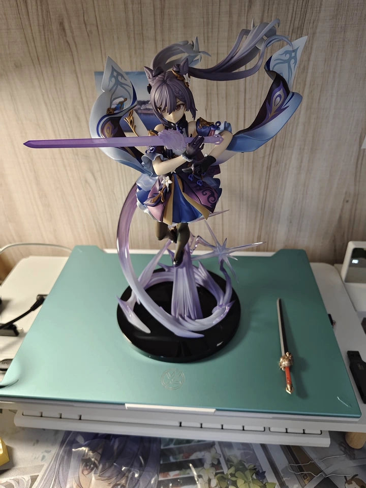 Customer image showing Keqing figure scale and height on shelf