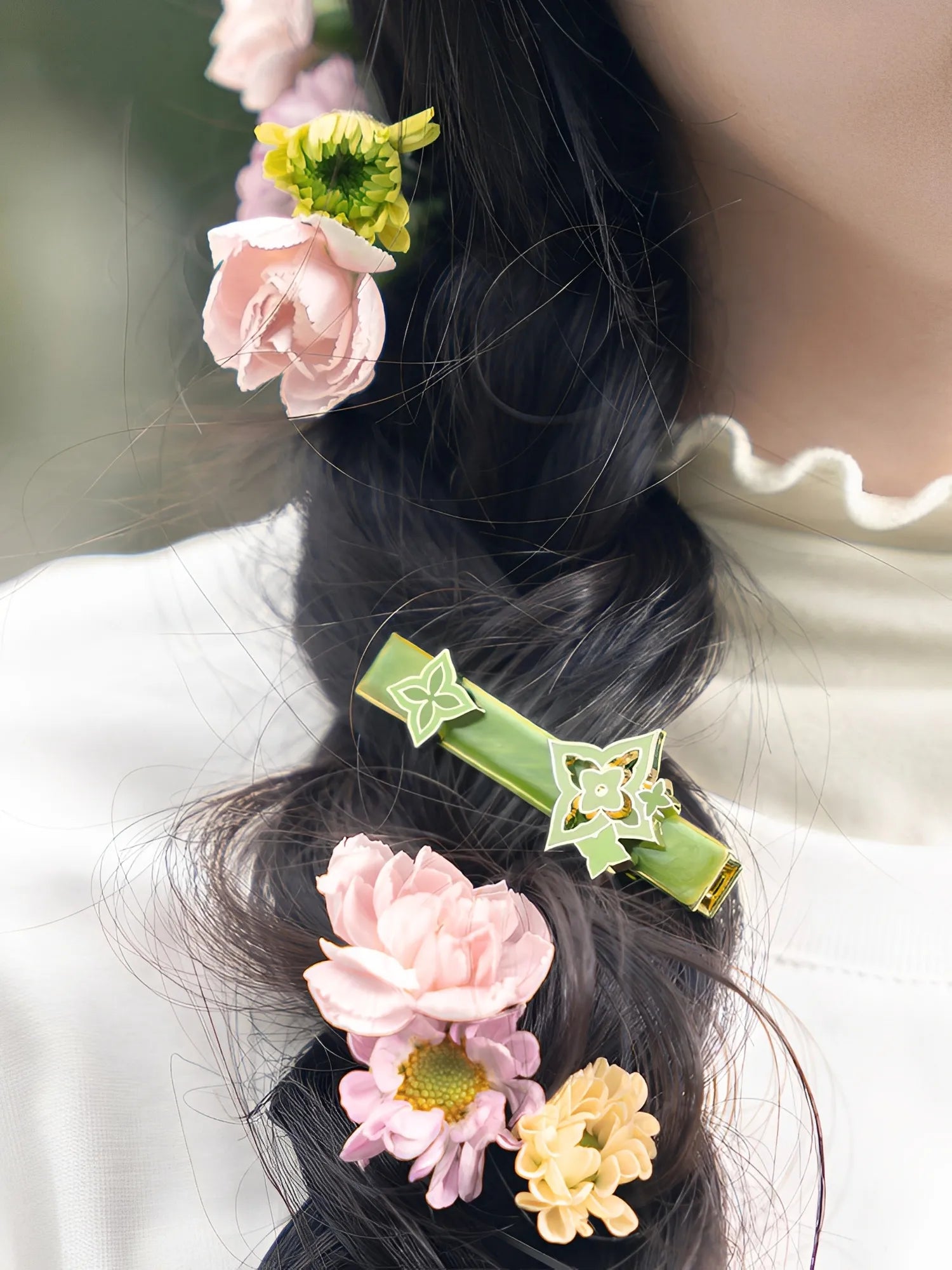 Genshin Impact Nahida hair clip worn on hair natural styling display