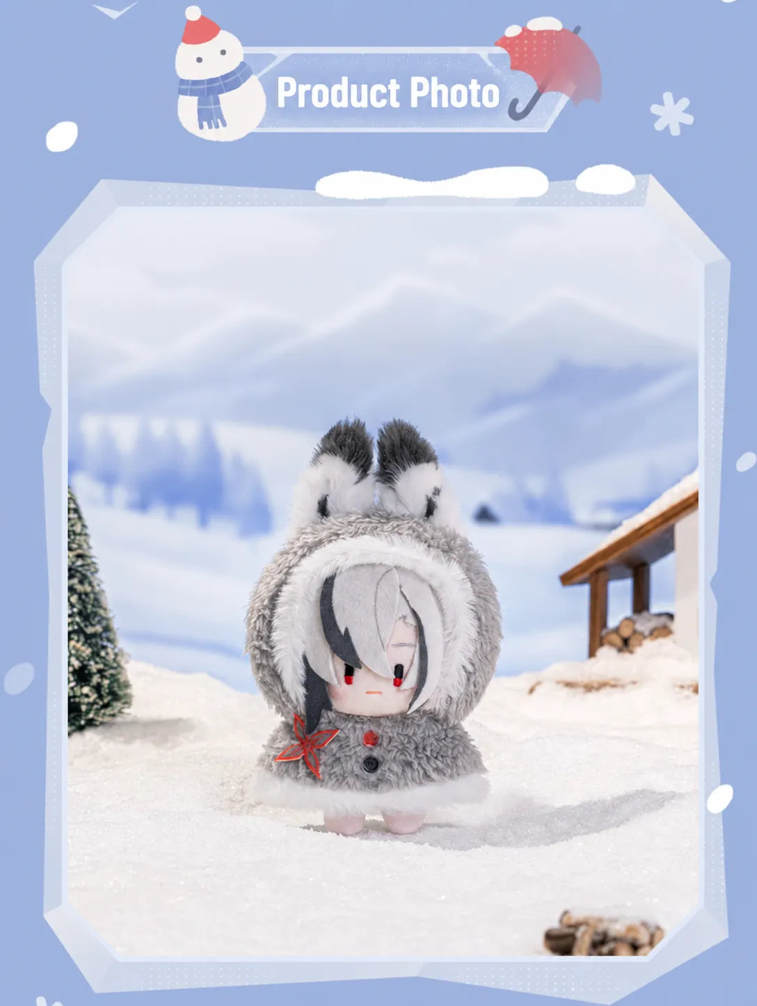 Arlecchino Snowy Joy plush pendant displayed in a snowy winter setting