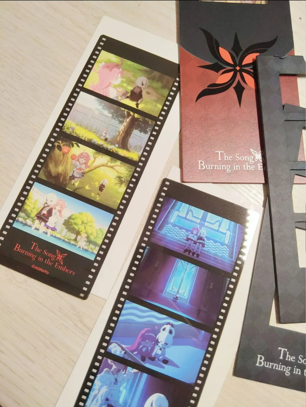Genshin Impact The Song Burning in the Embers Badge & Film Bookmark Set