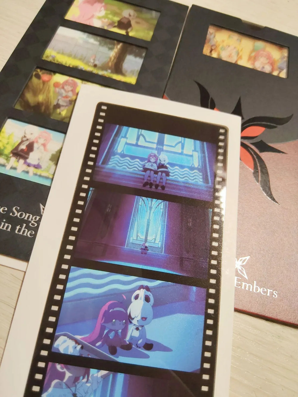 Genshin Impact The Song Burning in the Embers Badge & Film Bookmark Set