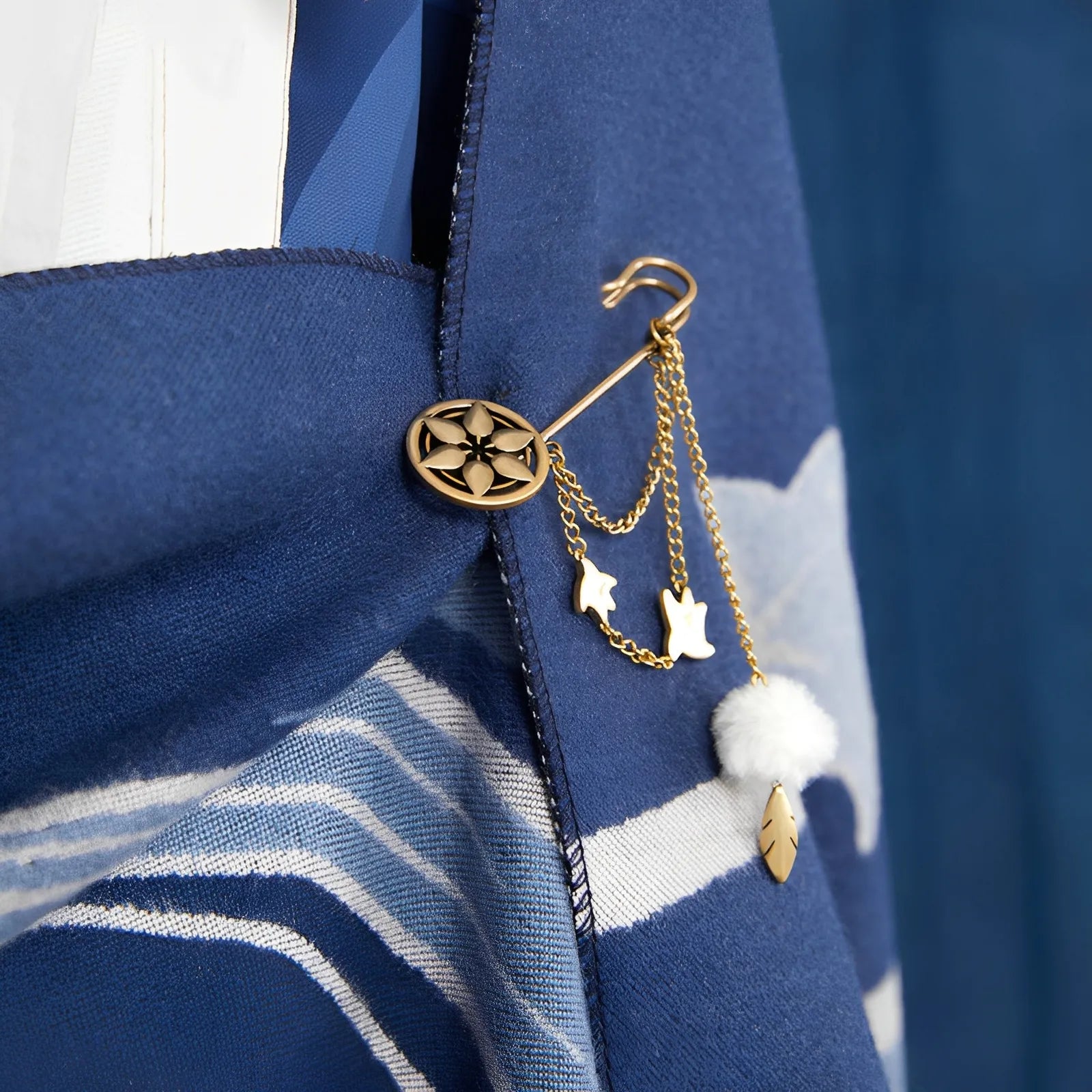 Wanderer brooch cosplay outfit full look styling