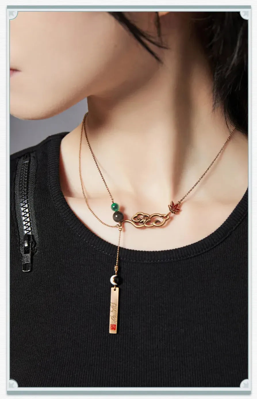 Detailed views of Dan Heng necklace featuring decorative beads and engraved metal pendant