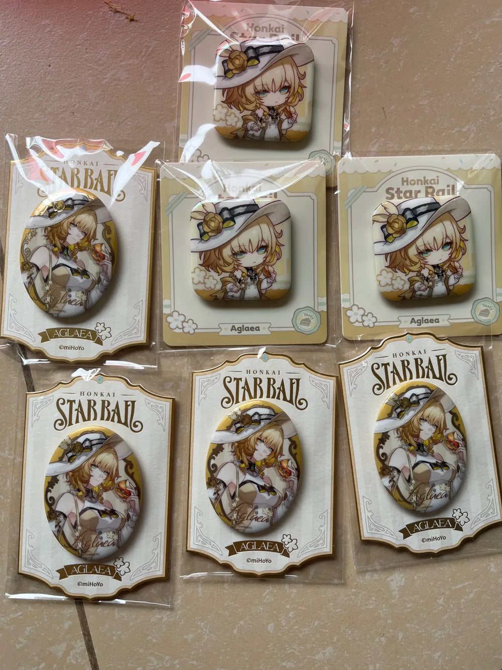 Honkai: Star Rail Express Travel Notes Chibi-Abzeichen – Tribbie & Aglaea