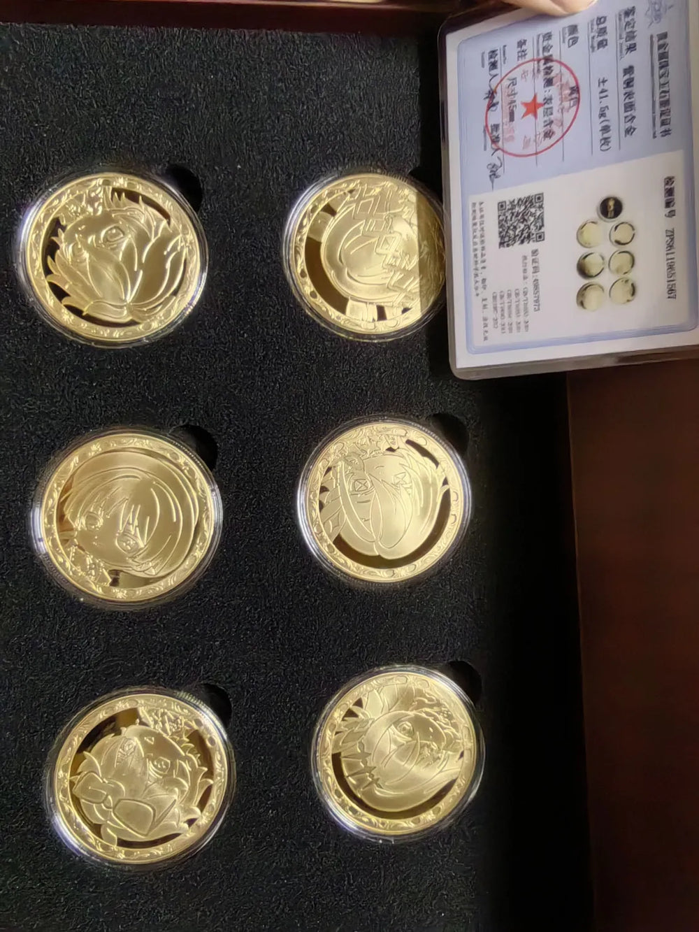 Genshin Impact FES 2026 Serie Caja de Regalo de Medallas Conmemorativas