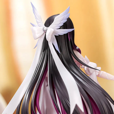 Columbina 1/8 figure with flowing hair and feathered headdress