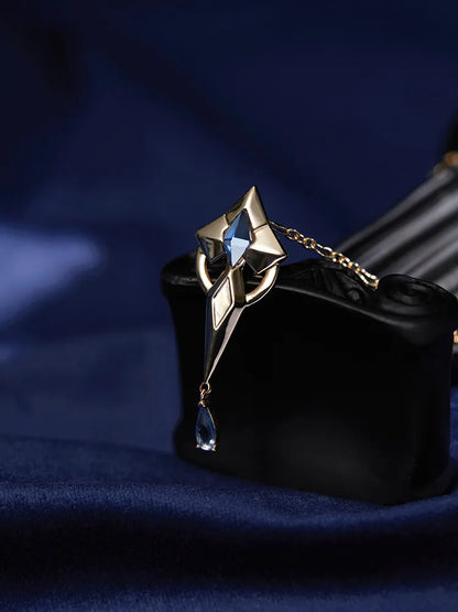 Elegant Furina brooch set with Fontaine themed details and brass finish