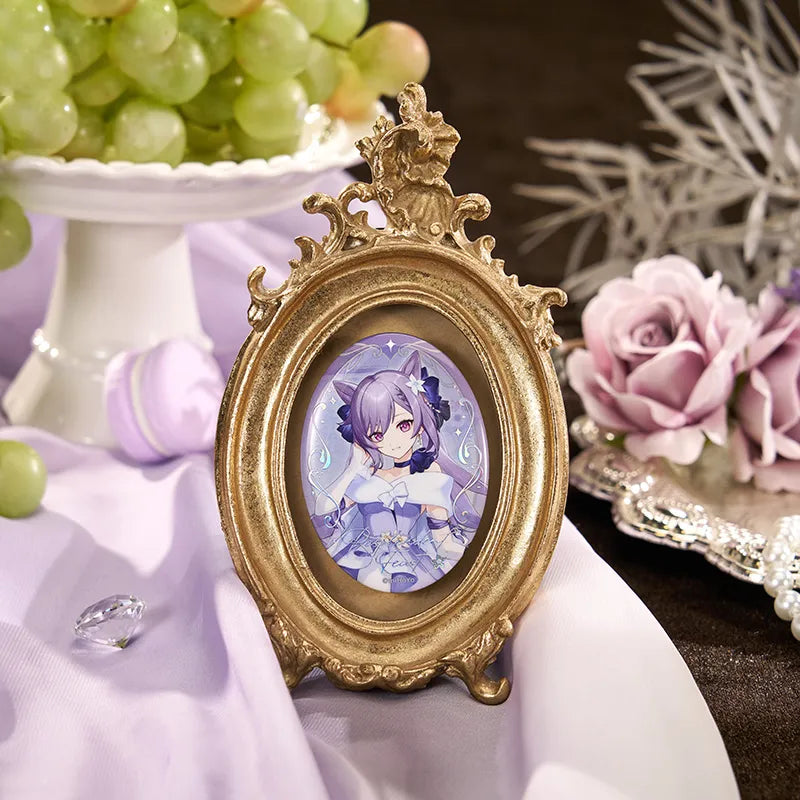 Keqing reflective badge display from Genshin Impact Resplendent Feast series with embossed silver finish and elegant lavender artwork