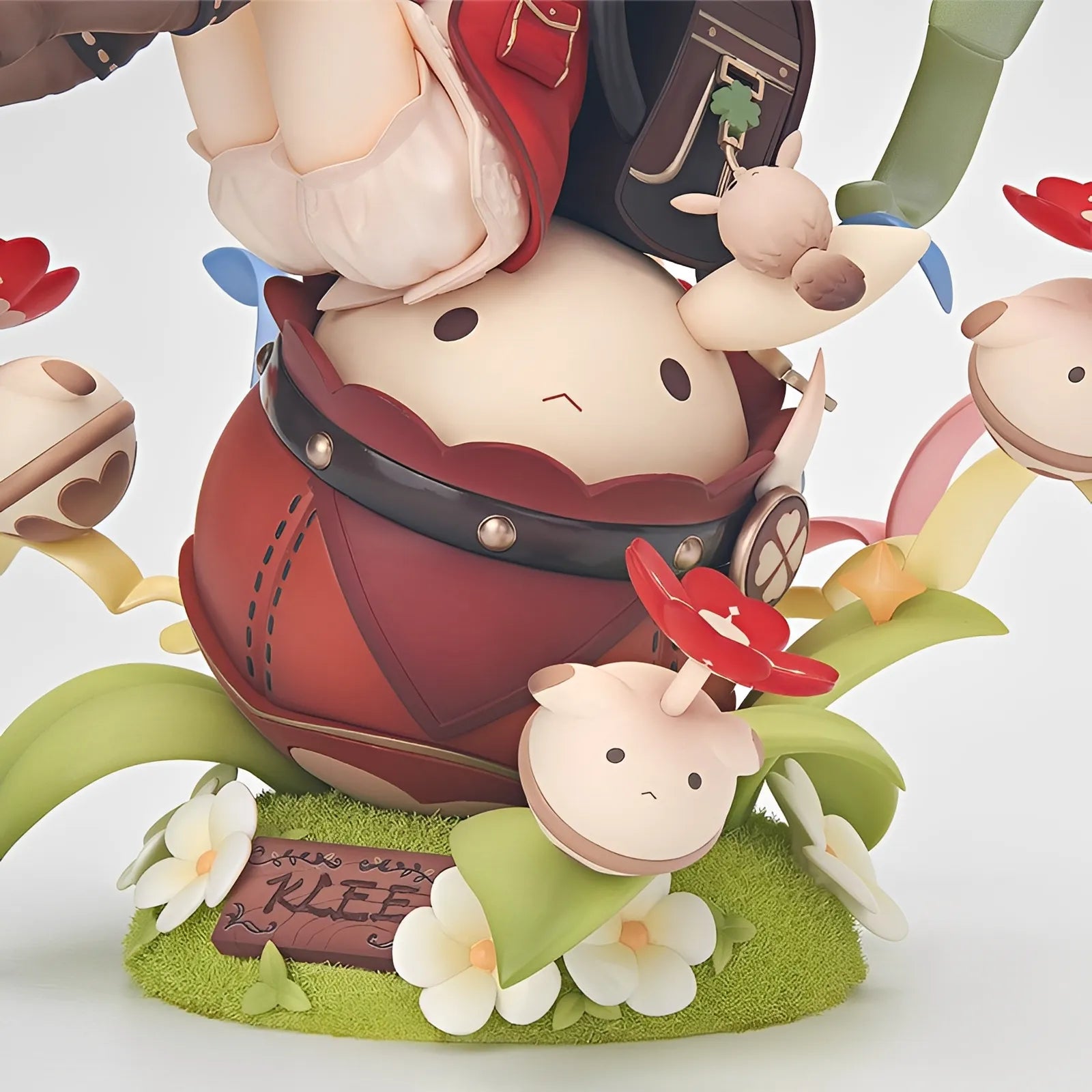 Klee 1/7 scale figure base detail with decorative elements and design