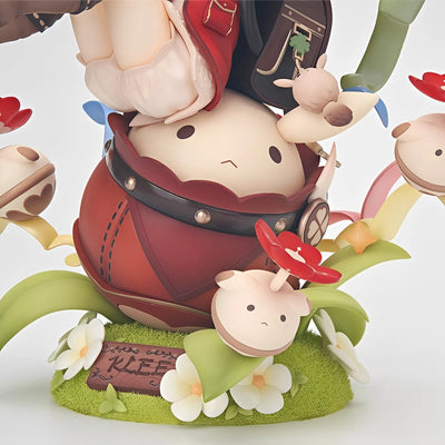 Klee 1/7 scale figure base detail with decorative elements and design