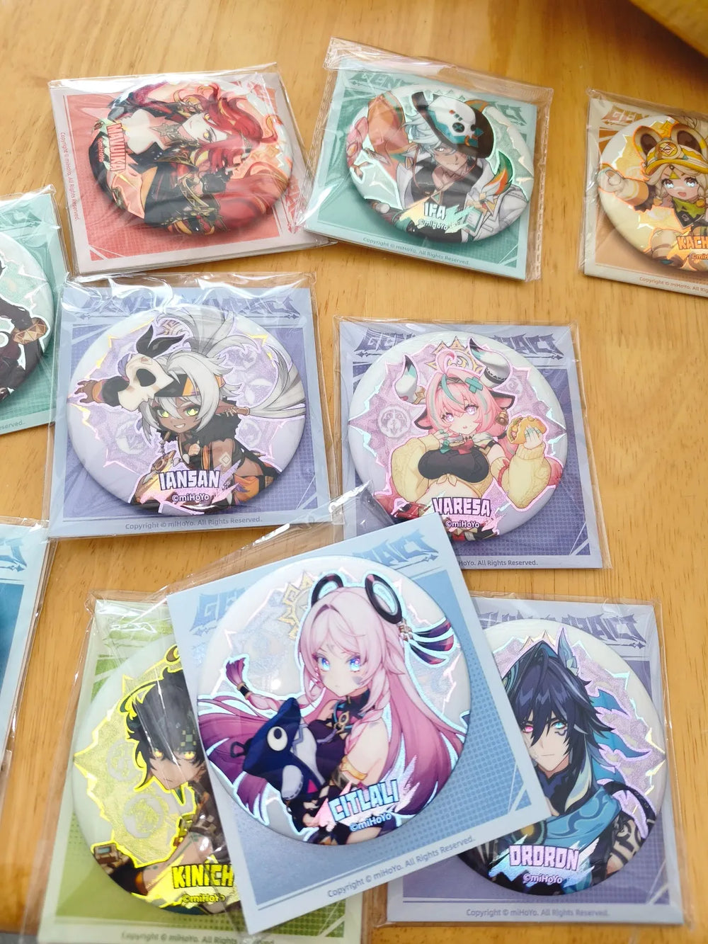 Colección de Insignias de Personajes Natlan de Genshin Impact