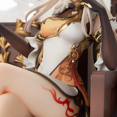 Close up of Ningguang Moonlit Ver figure face sculpt and hair detailing