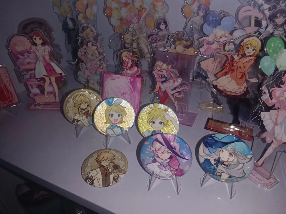 Genshin Impact Silken Dreams Series Insignias y Acrylic Stands