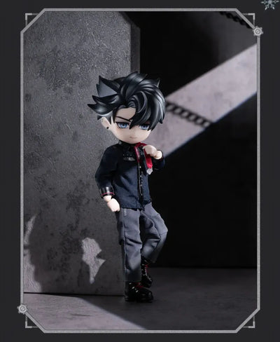 Wriothesley action figure with replacement faceplate and interchangeable hand parts