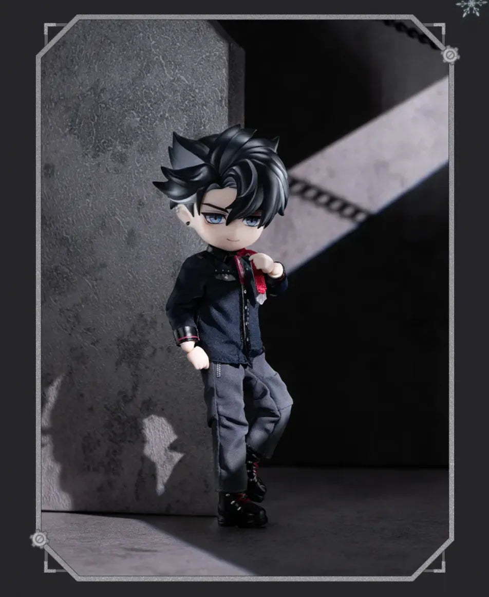 Wriothesley action figure with replacement faceplate and interchangeable hand parts