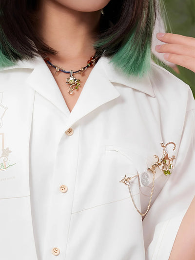 Tighnari necklace and brooch set display with matching design and coordinated accessories
