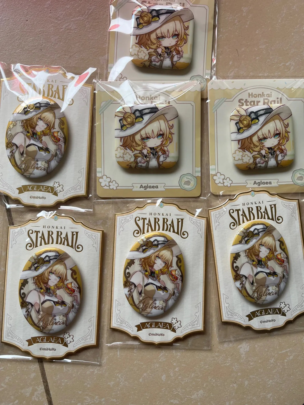 Honkai: Star Rail Express Travel Notes Tinplate-Abzeichen – Tribbie & Aglaea