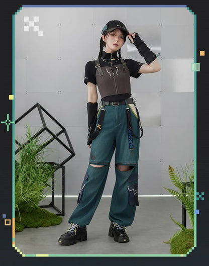 Model wearing back view display