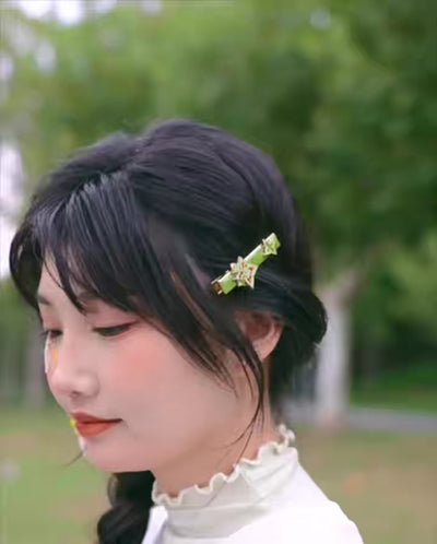 Genshin Impact Nahida themed hair clip video display showing design and wearing effect